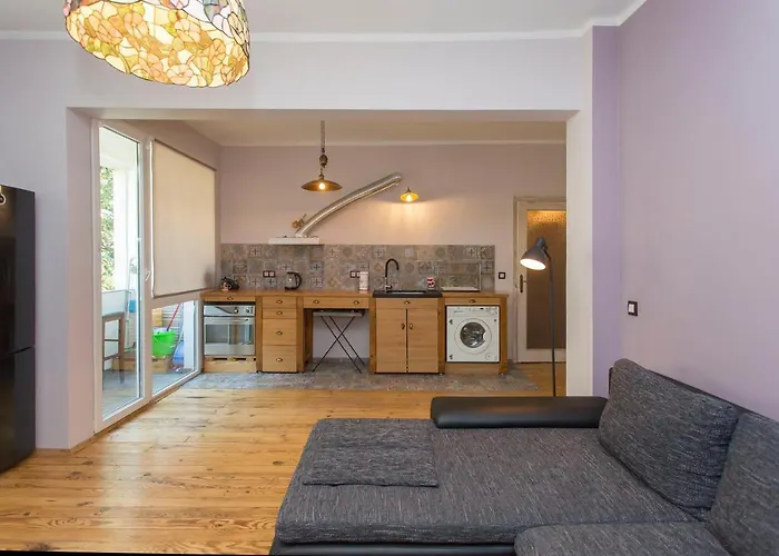 Colorful 2Bdr Apartment In The City Center