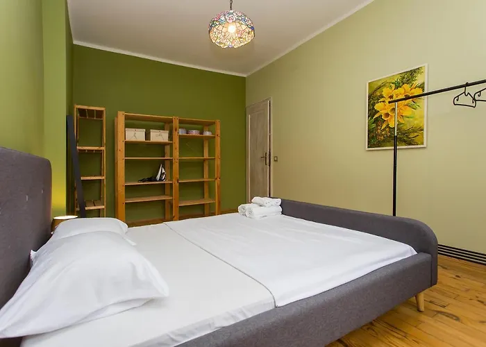 Colorful 2Bdr Apartment In The City Center